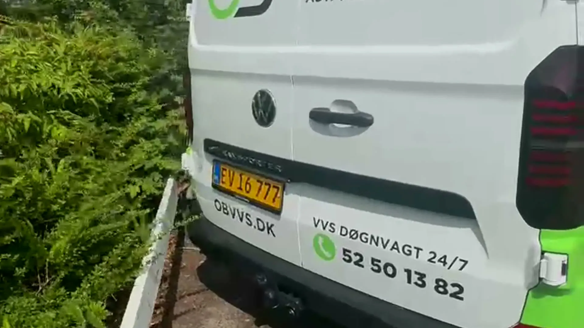 OB VVS firmabil med obvvs.dk og døgnvagt-nummer